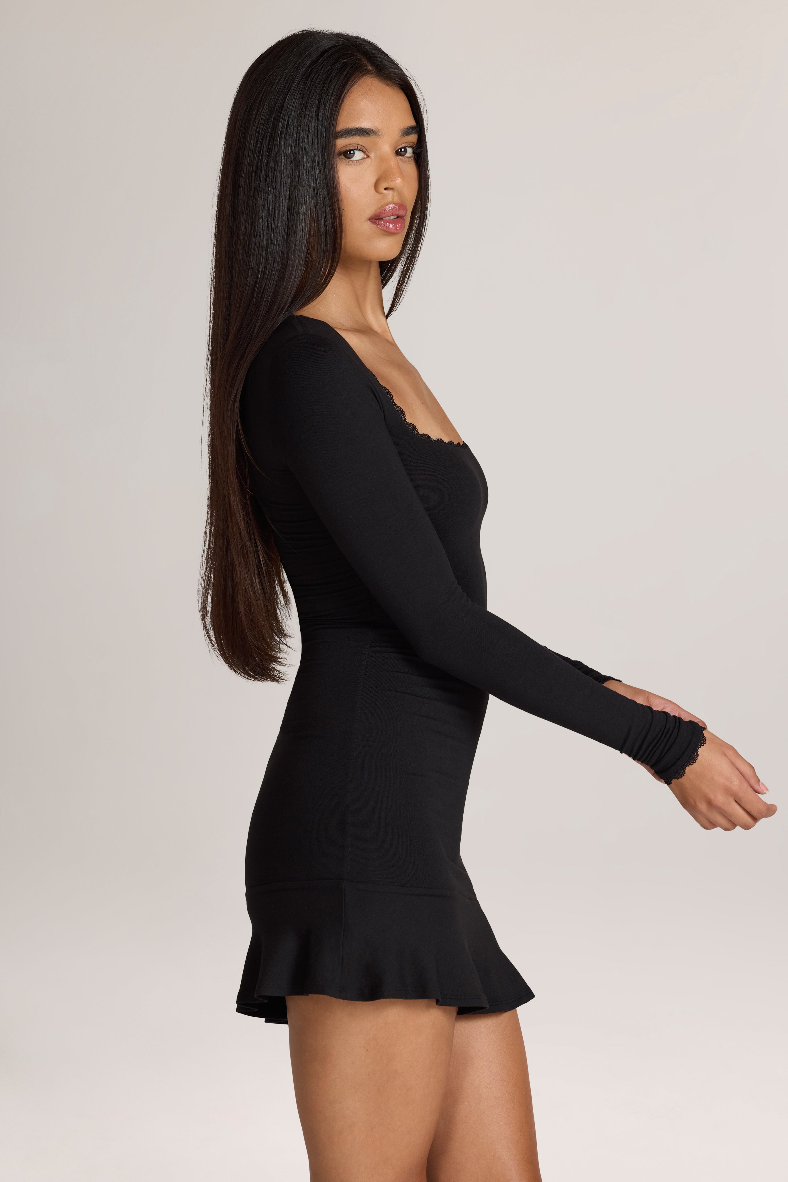 Oh Polly Dresses Modal Lace-Trim mini robe noire dentelle