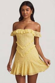 Oh Polly Nahida 13336 mini robe dentelle jaune pastel épaule dénudée