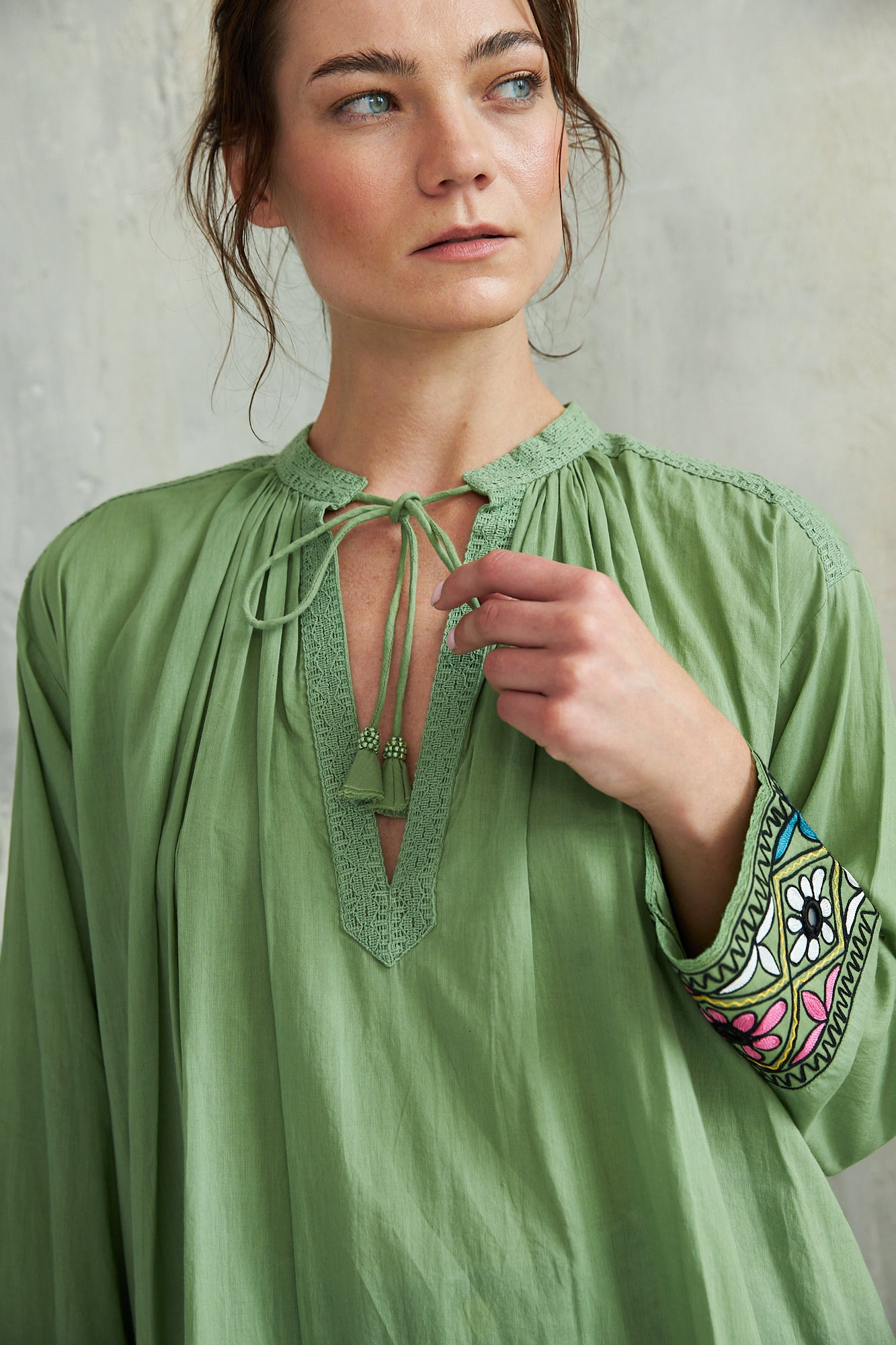 Chicosoleil REVA top coton Vert Oasis col V brodé