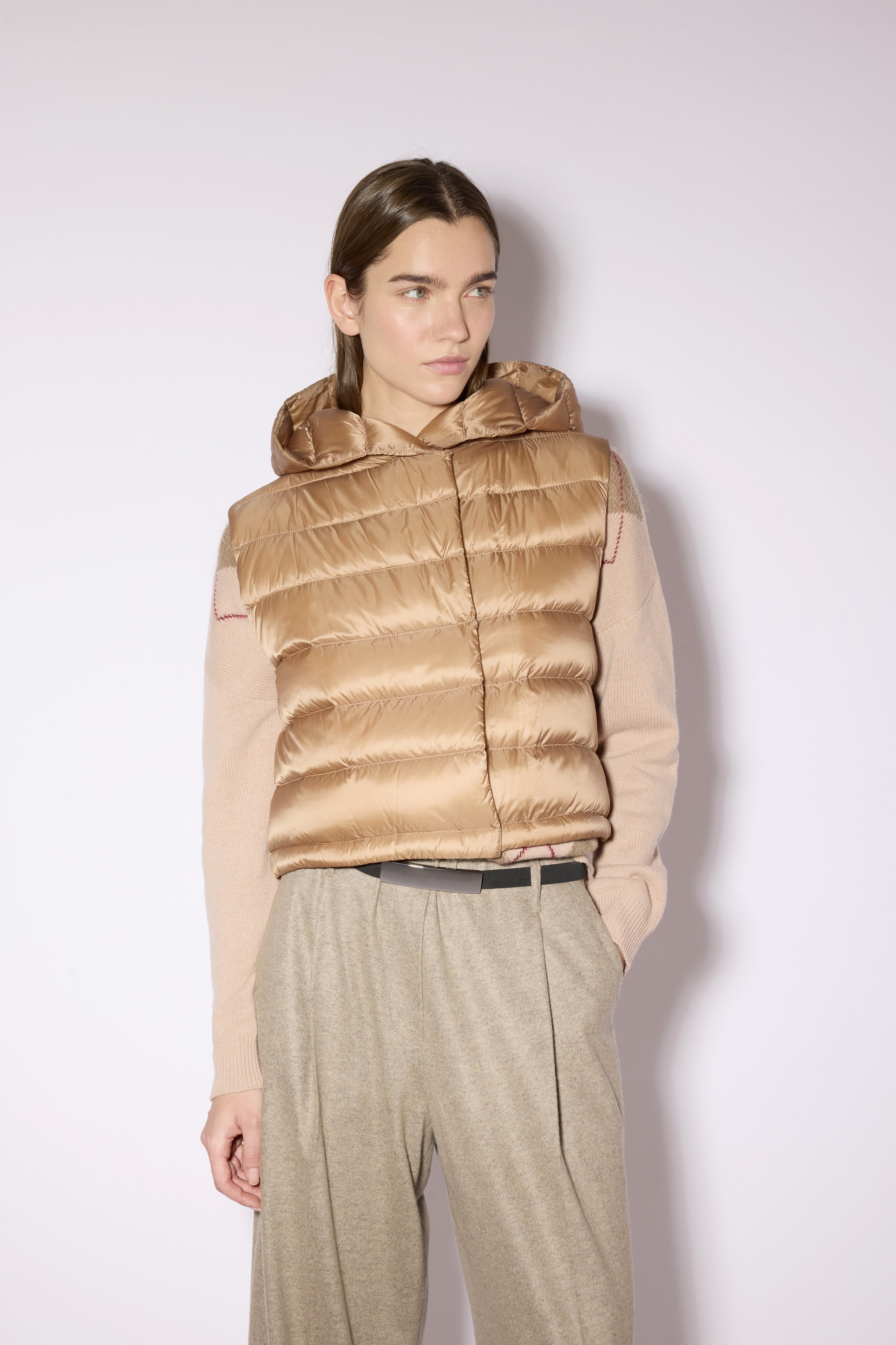 Liviana Conti Rieko gilet femme noir matelassé capuche