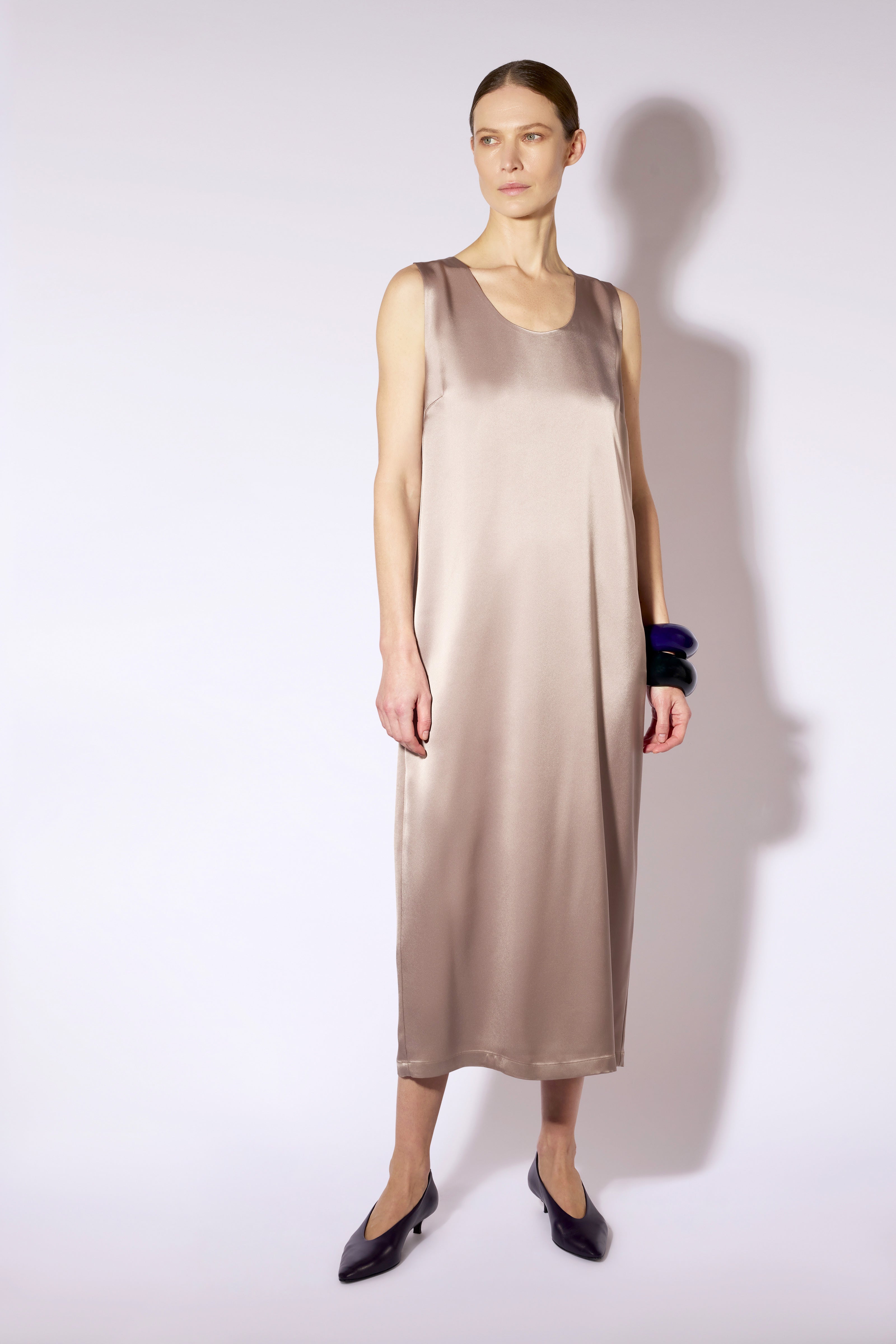 Liviana Conti Amaya robe midi satin cappuccino