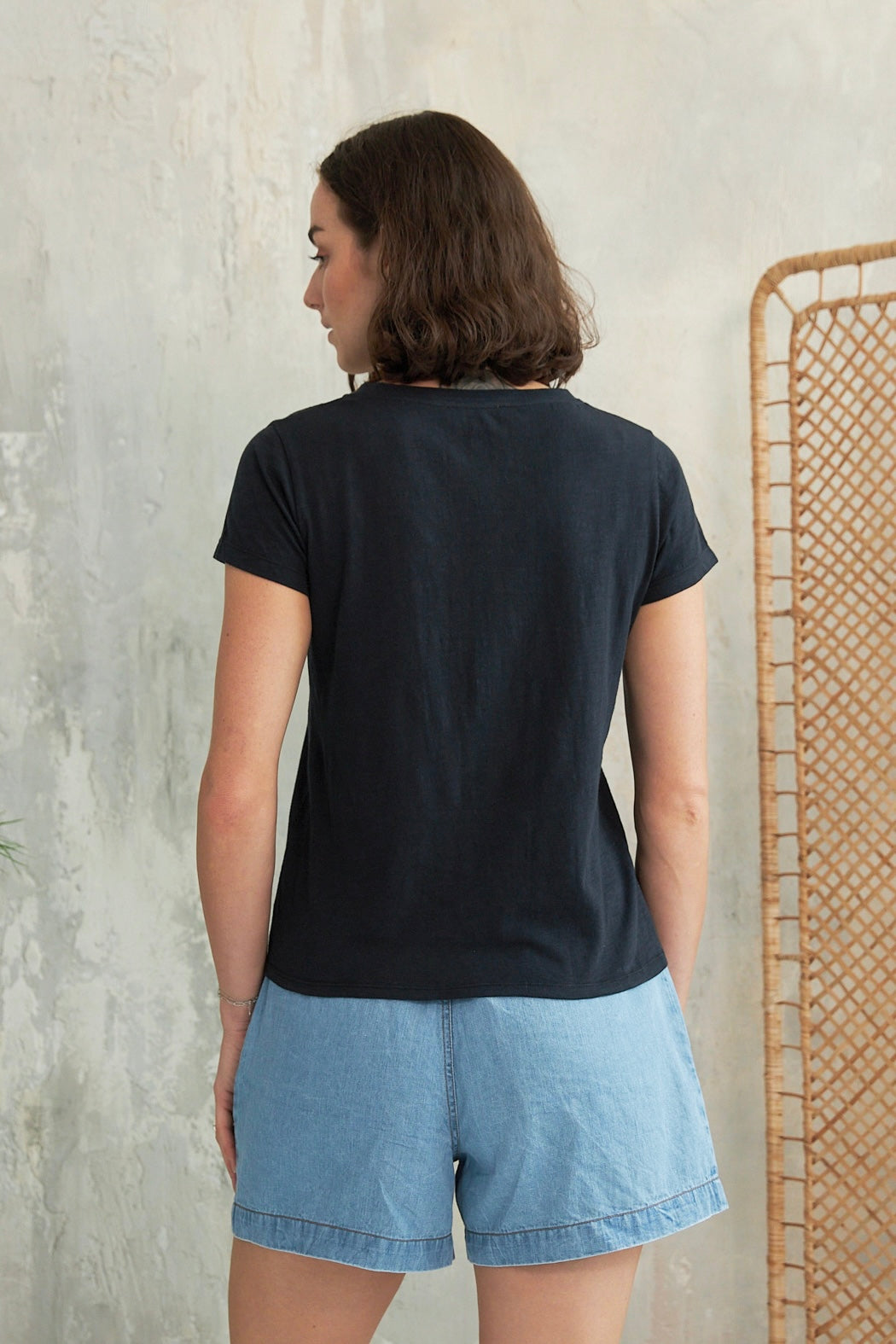 Chicosoleil Roxane t-shirt noir charcoal col V coton