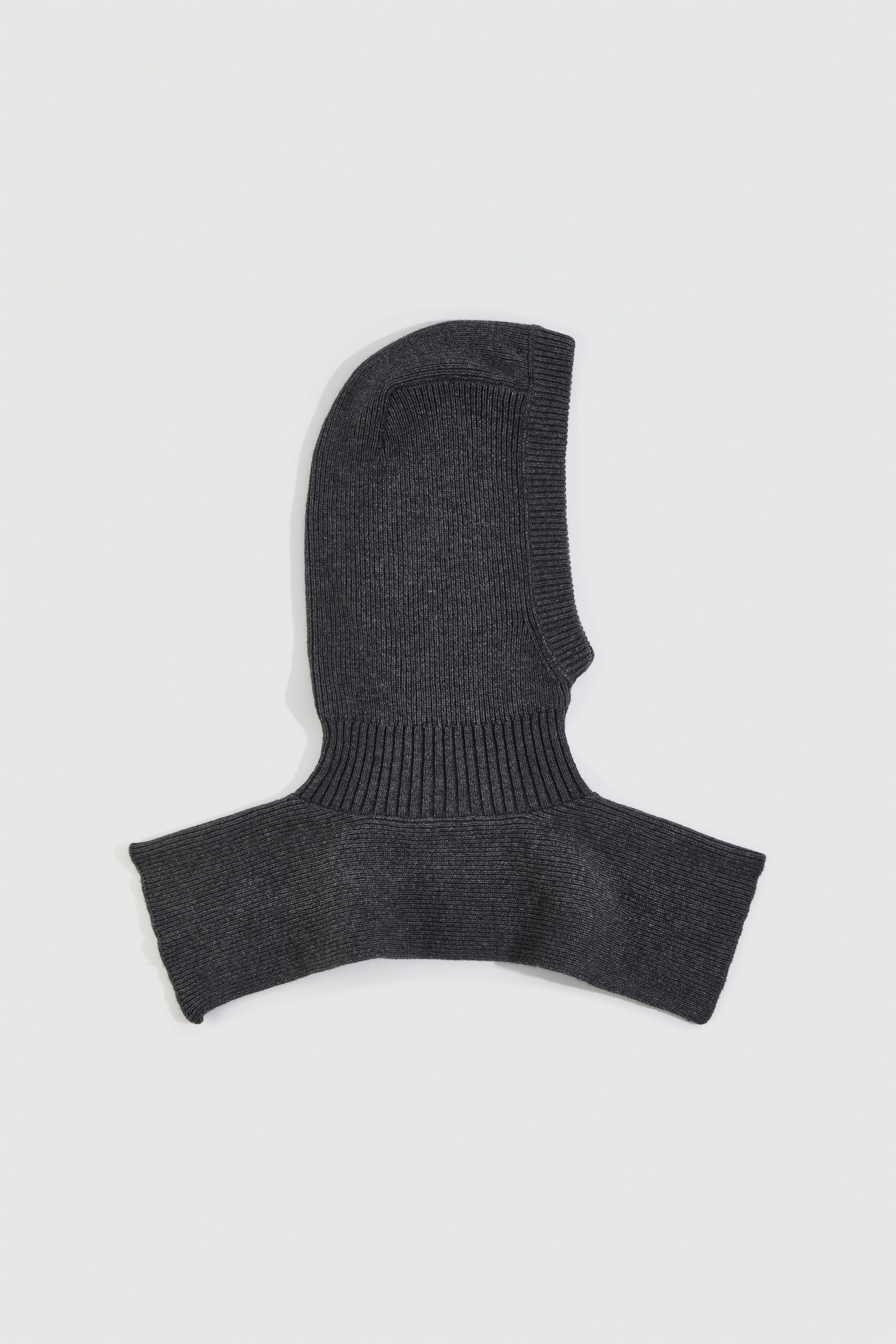 Liviana Conti Nour cagoule cachemire anthracite point anglais