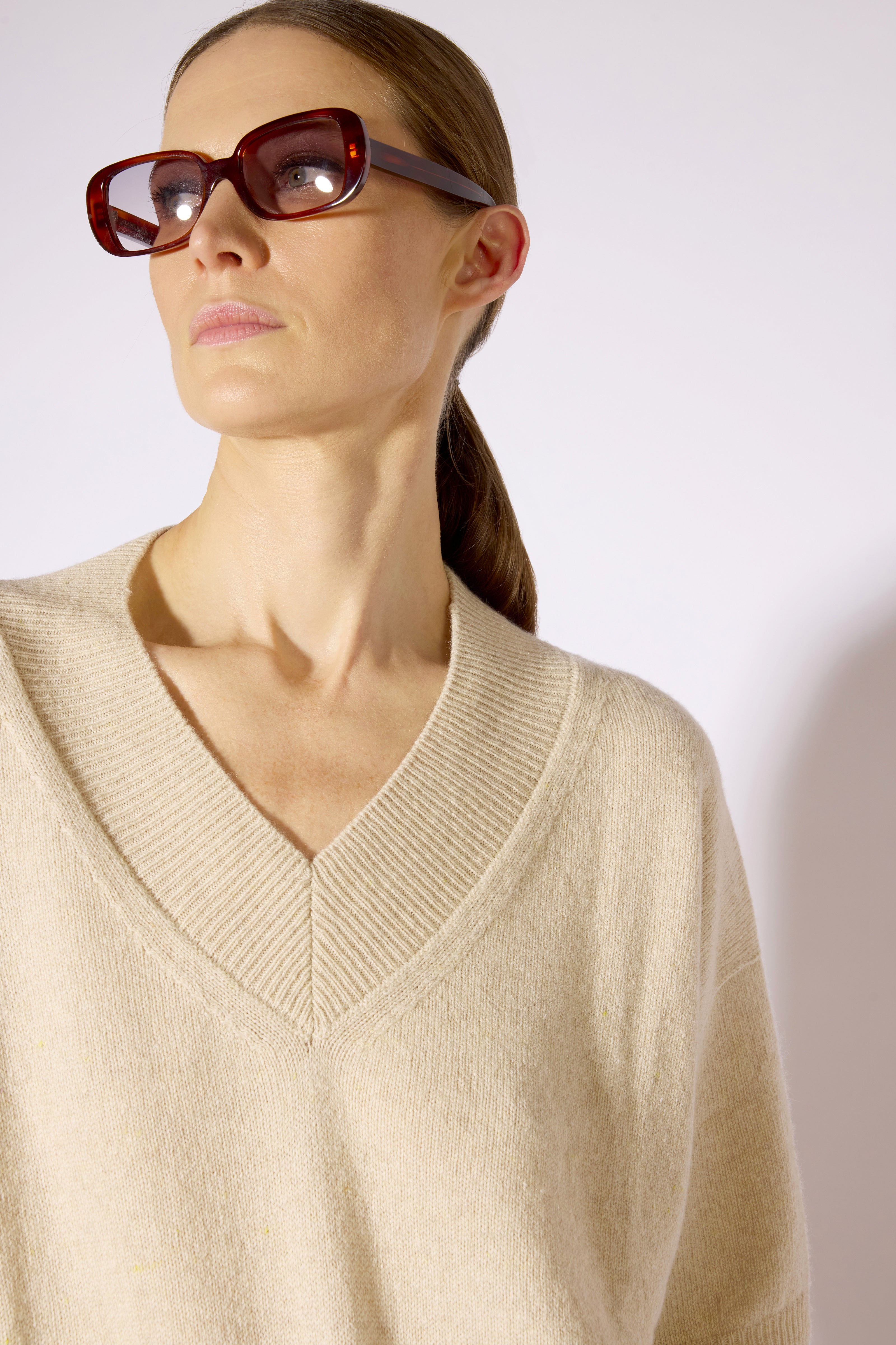 Liviana Conti Enola F6WC55 pull col V cachemire beige