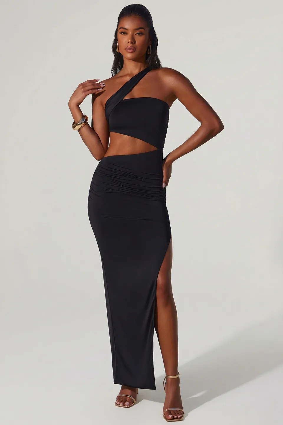 Oh Polly Dresses Suvi robe maxi noire fendue asymétrique