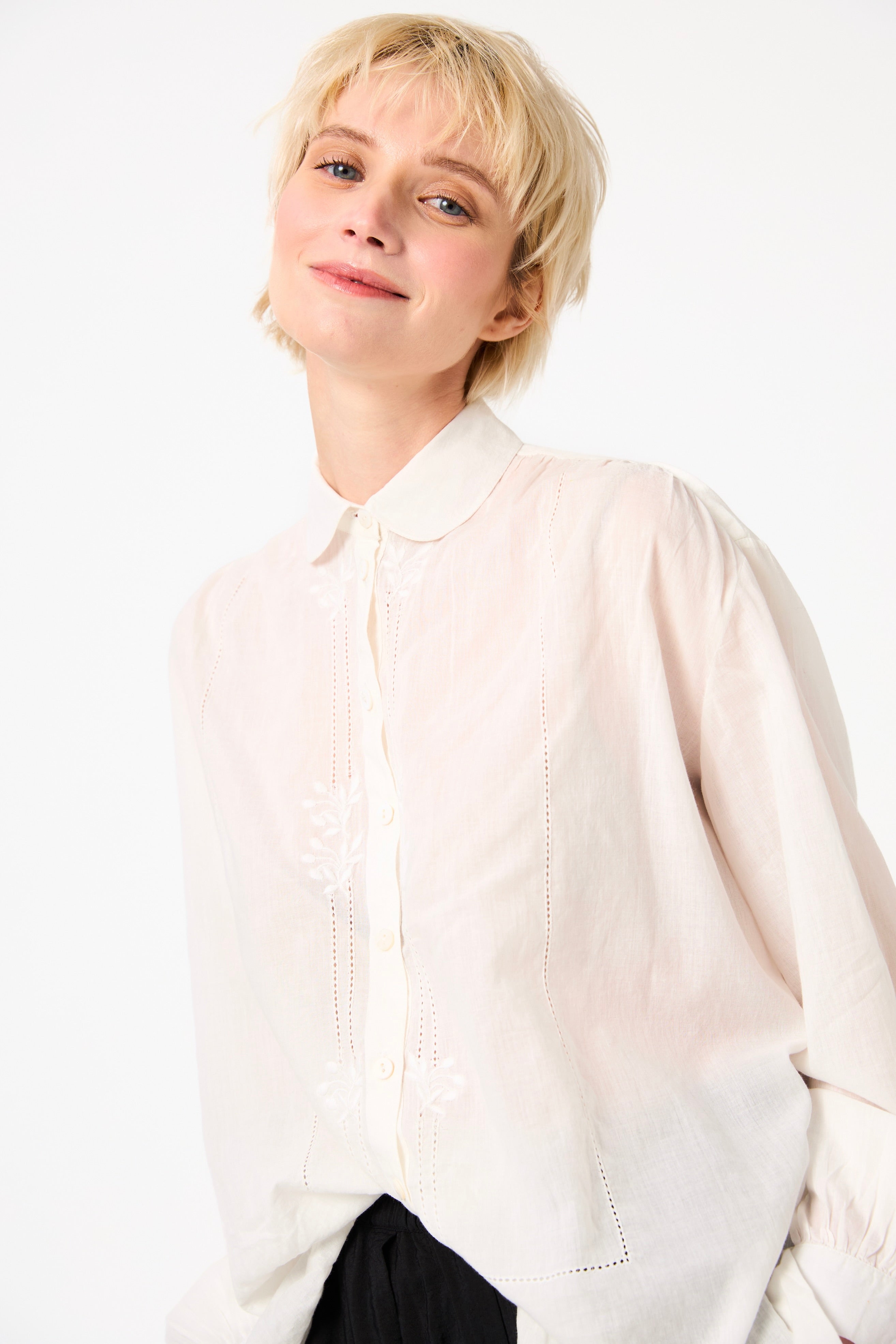 Chicosoleil Issei chemise coton Écru brodée