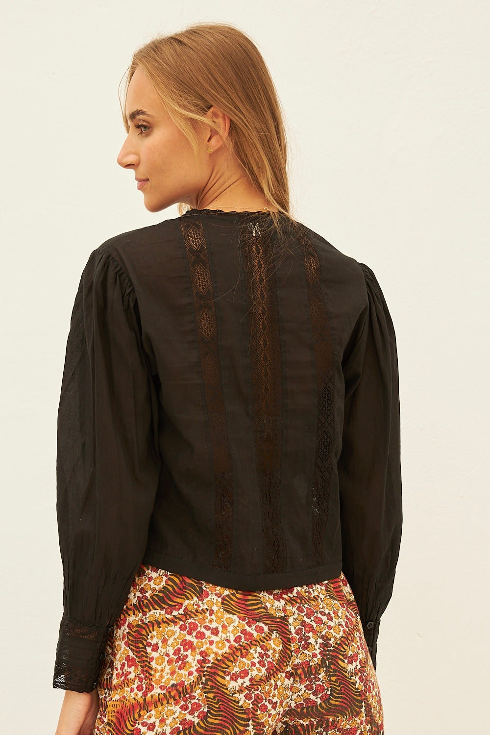 Chicosoleil Andy top noir court dentelle