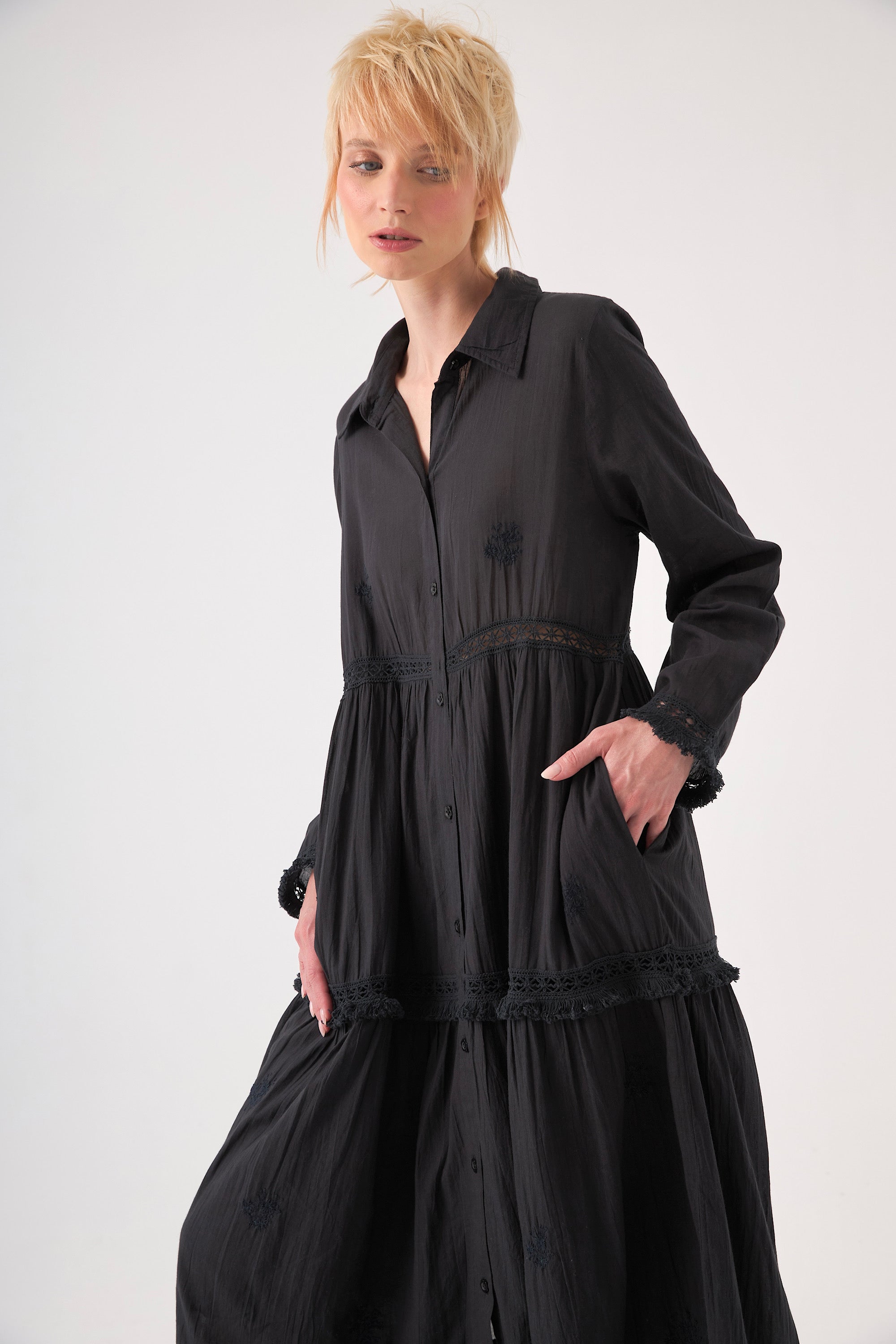 Chicosoleil Selena robe longue noire charcoal coton brodée