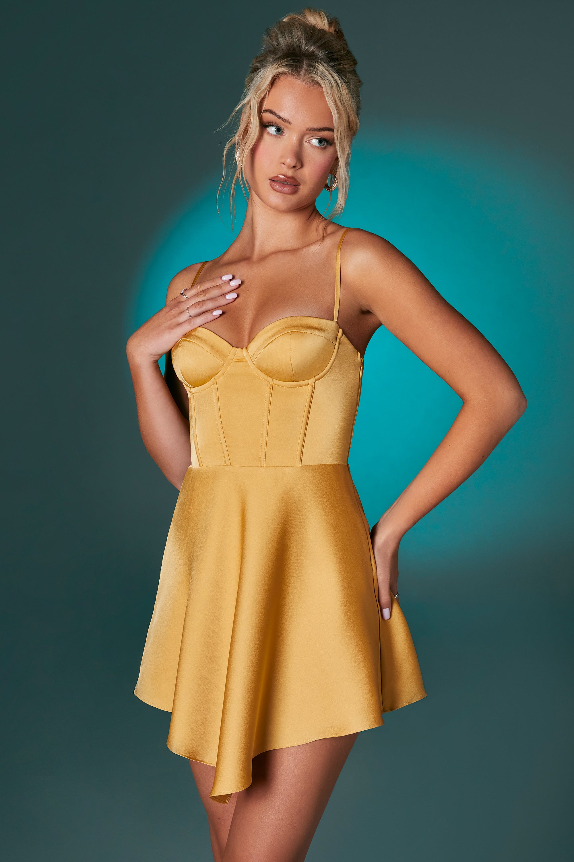Oh Polly Tinsley Robe Dorée Satin Corset Asymétrique