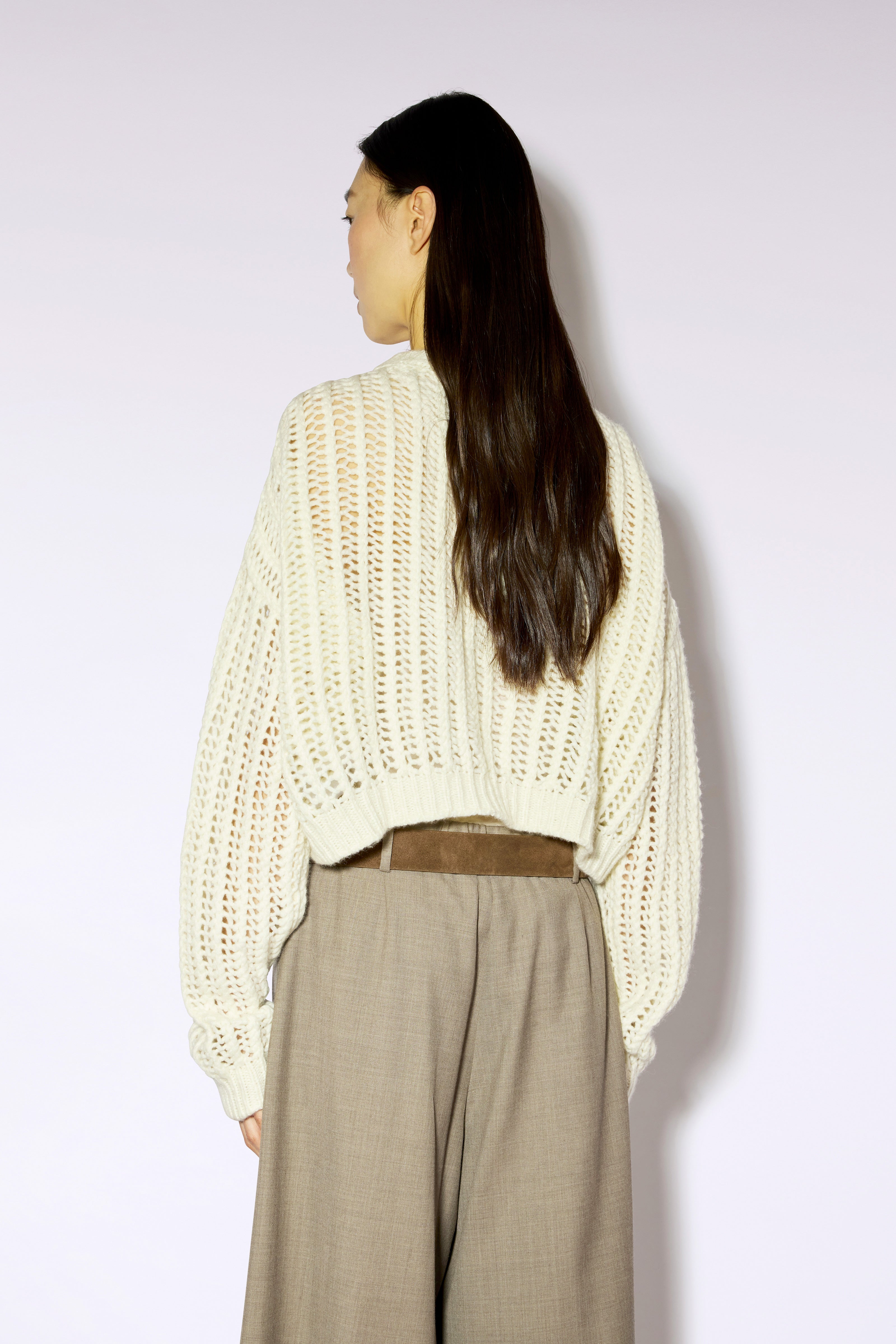 Liviana Conti Flavienne pull crop cachemire pomice