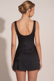 Oh Polly Jacelyn Embellished Scoop-Neck robe noire satin fleurs