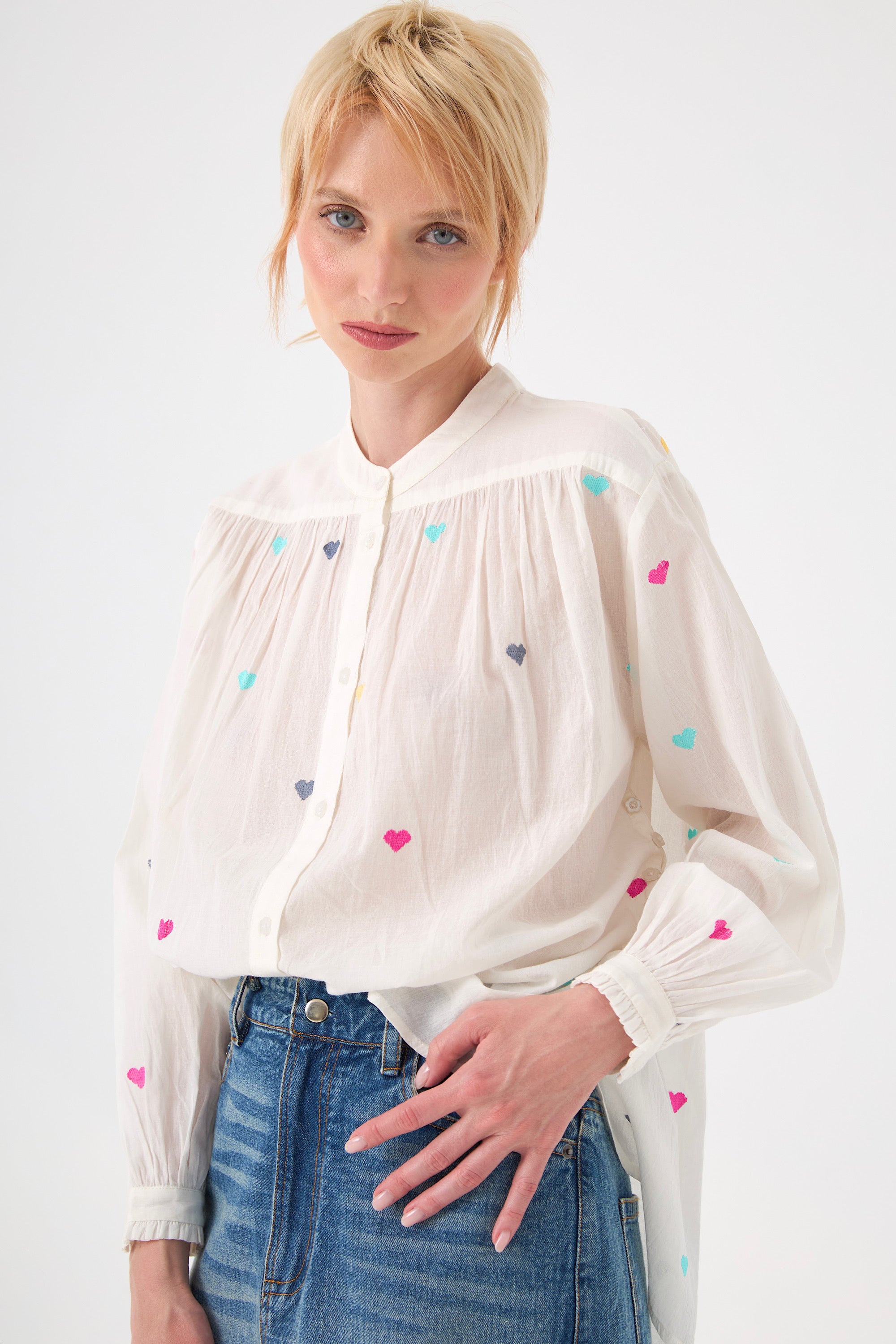 Chicosoleil Karl top brodé off white cœurs coton