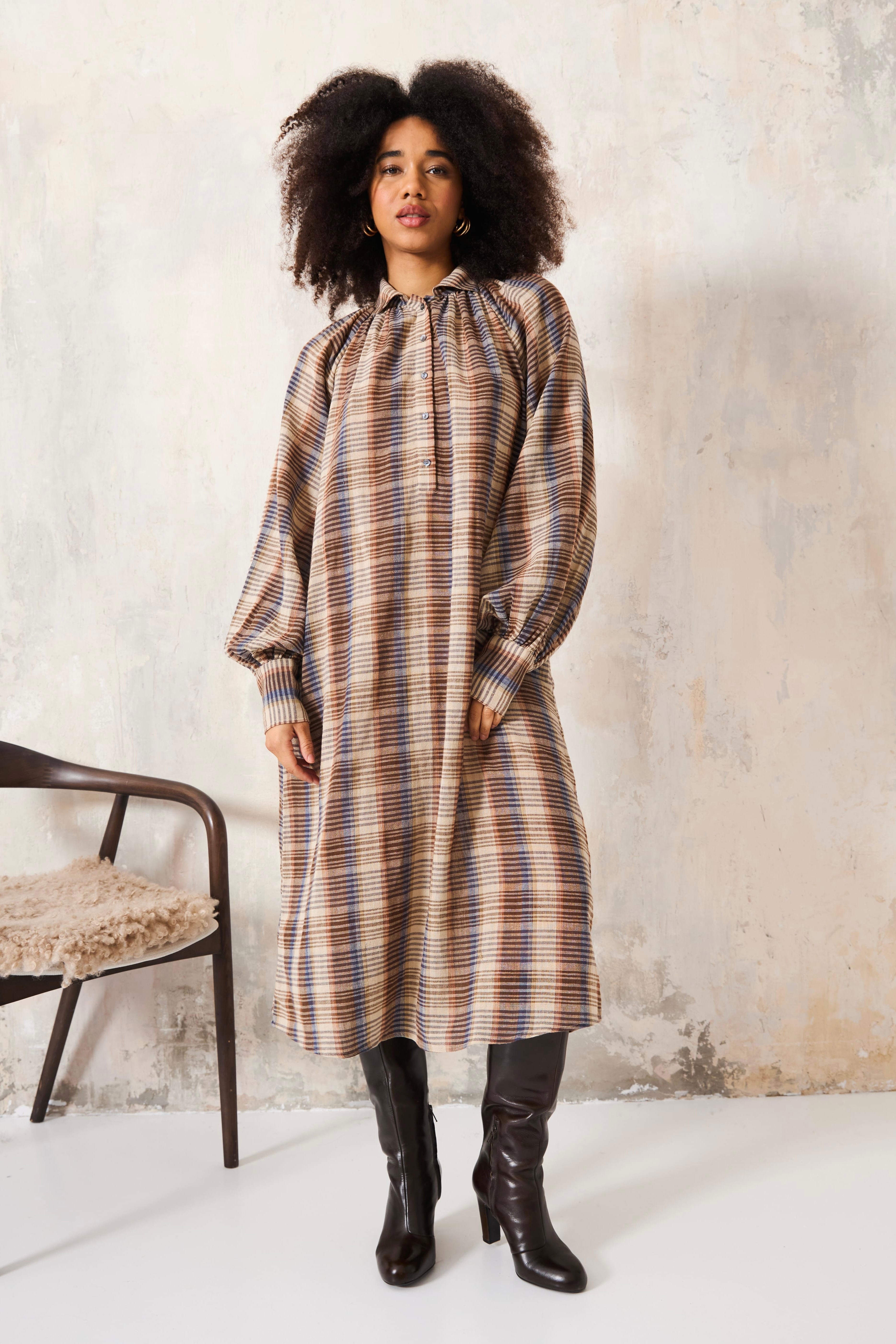 Chicosoleil Robes Nayati robe beige rayée coton main