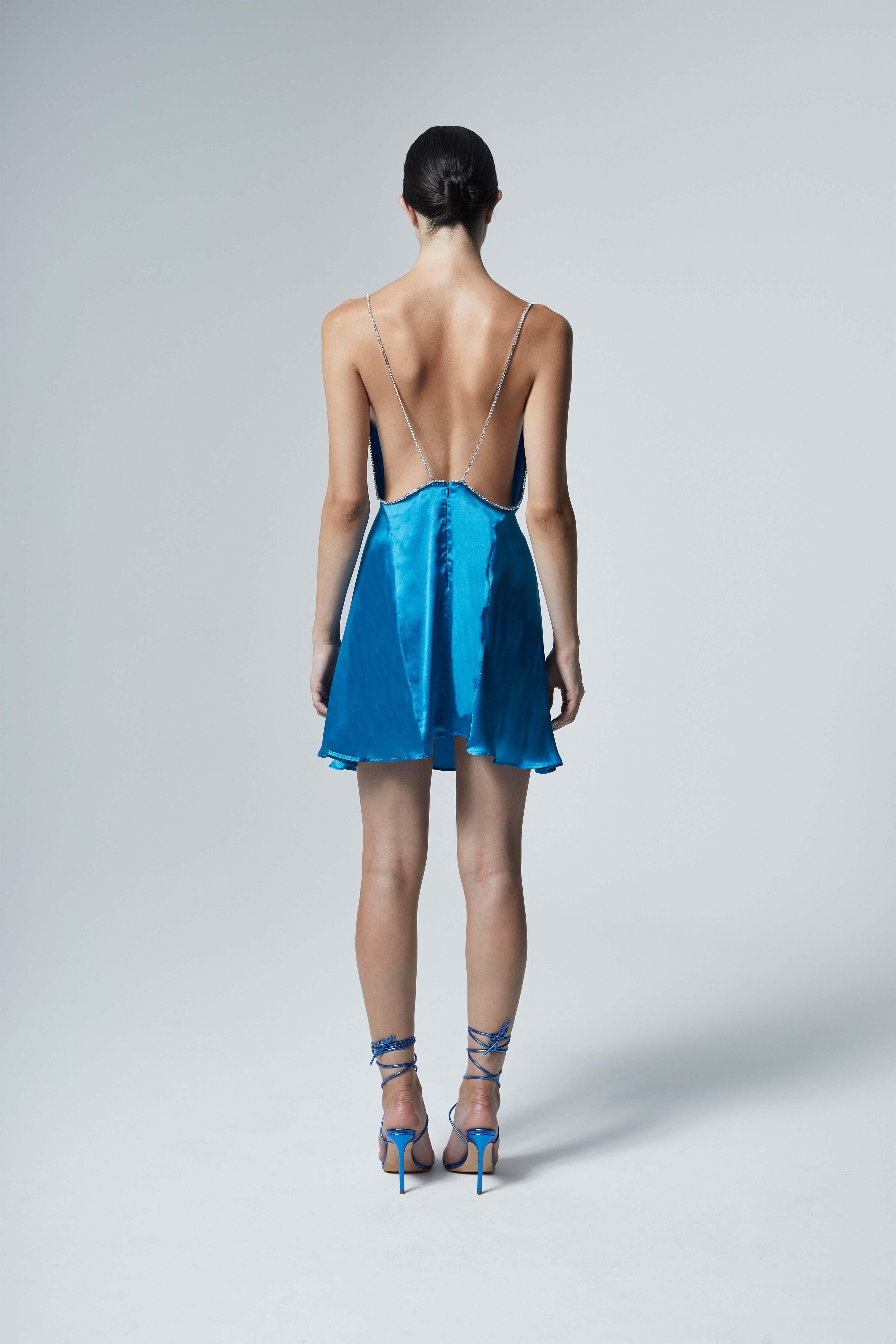 The Ethiquette Jenna Pacifique robe satin soie strass