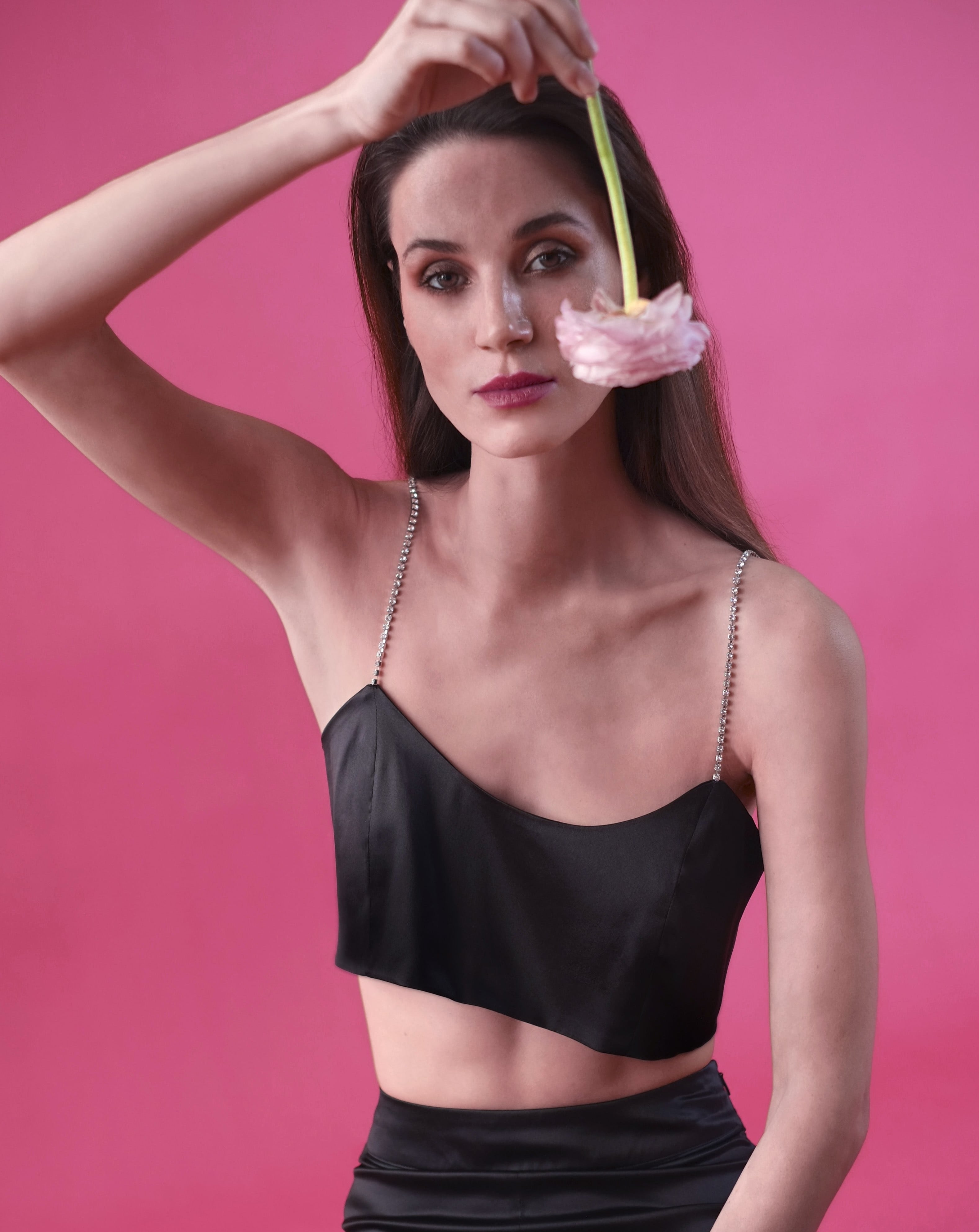 The Ethiquette Gigi crop top satin noir taille M