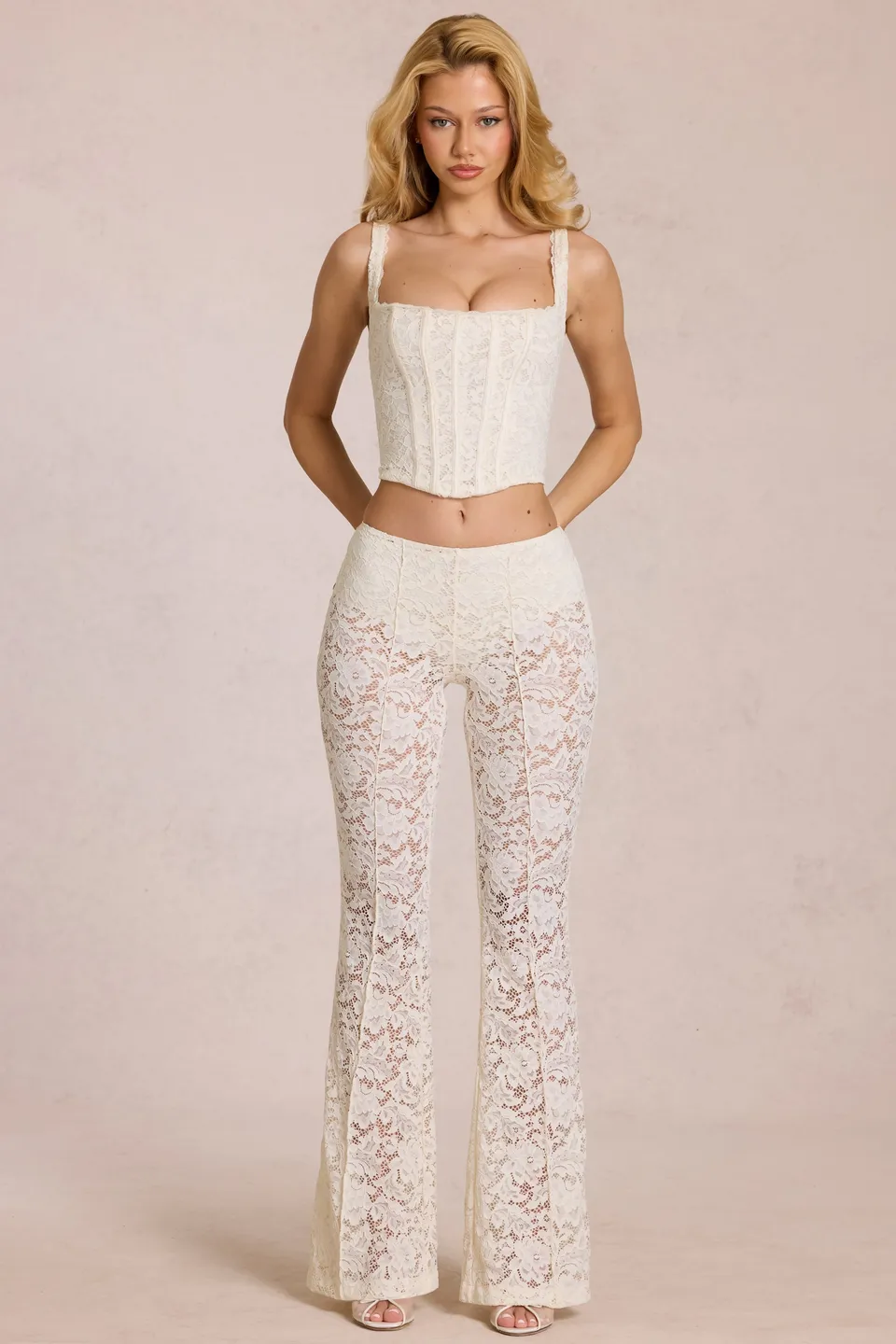 Oh Polly Calista pantalon dentelle flare perle mi-haute
