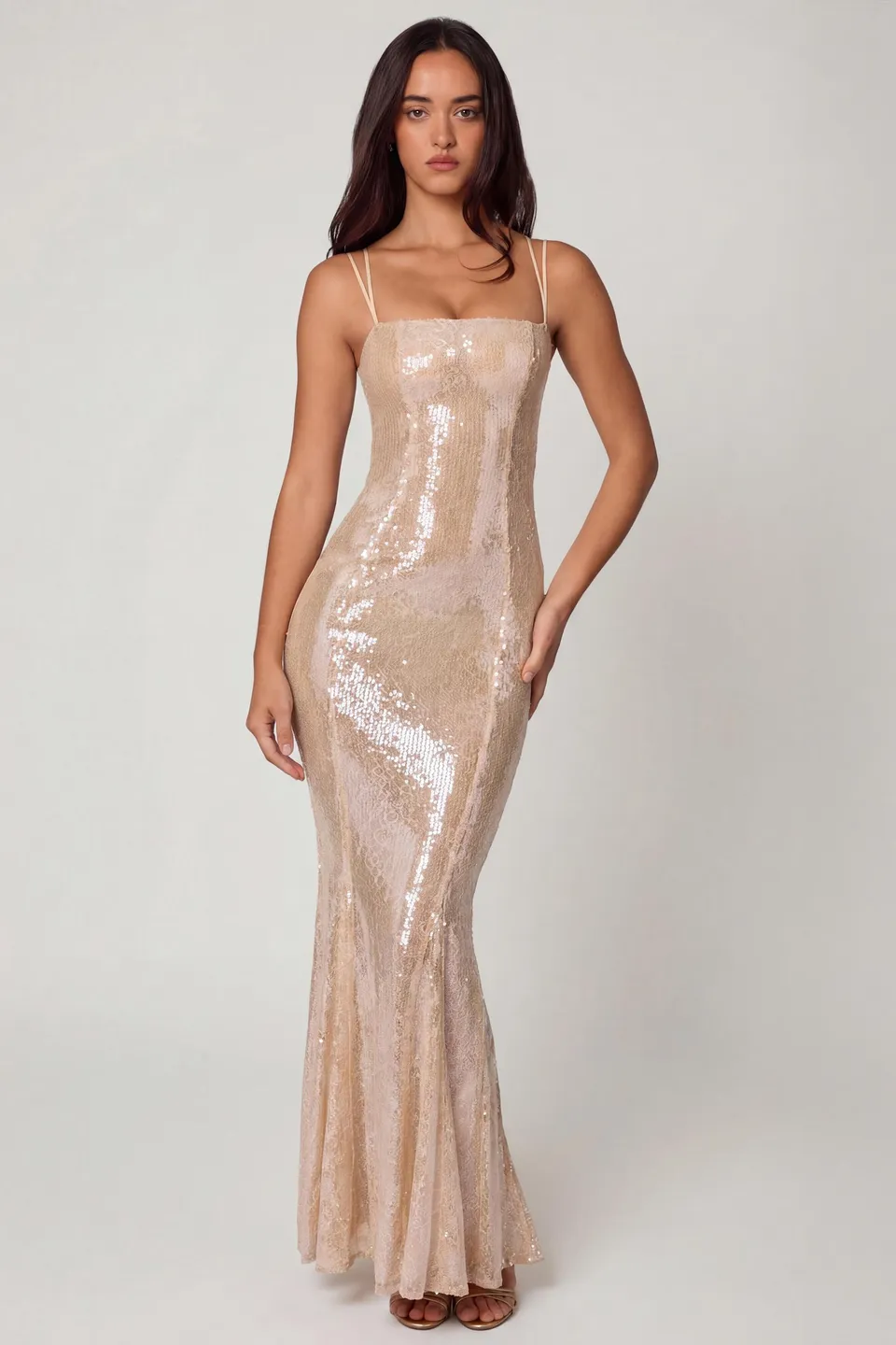 Oh Polly Sima robe longue pêche dentelle sequins