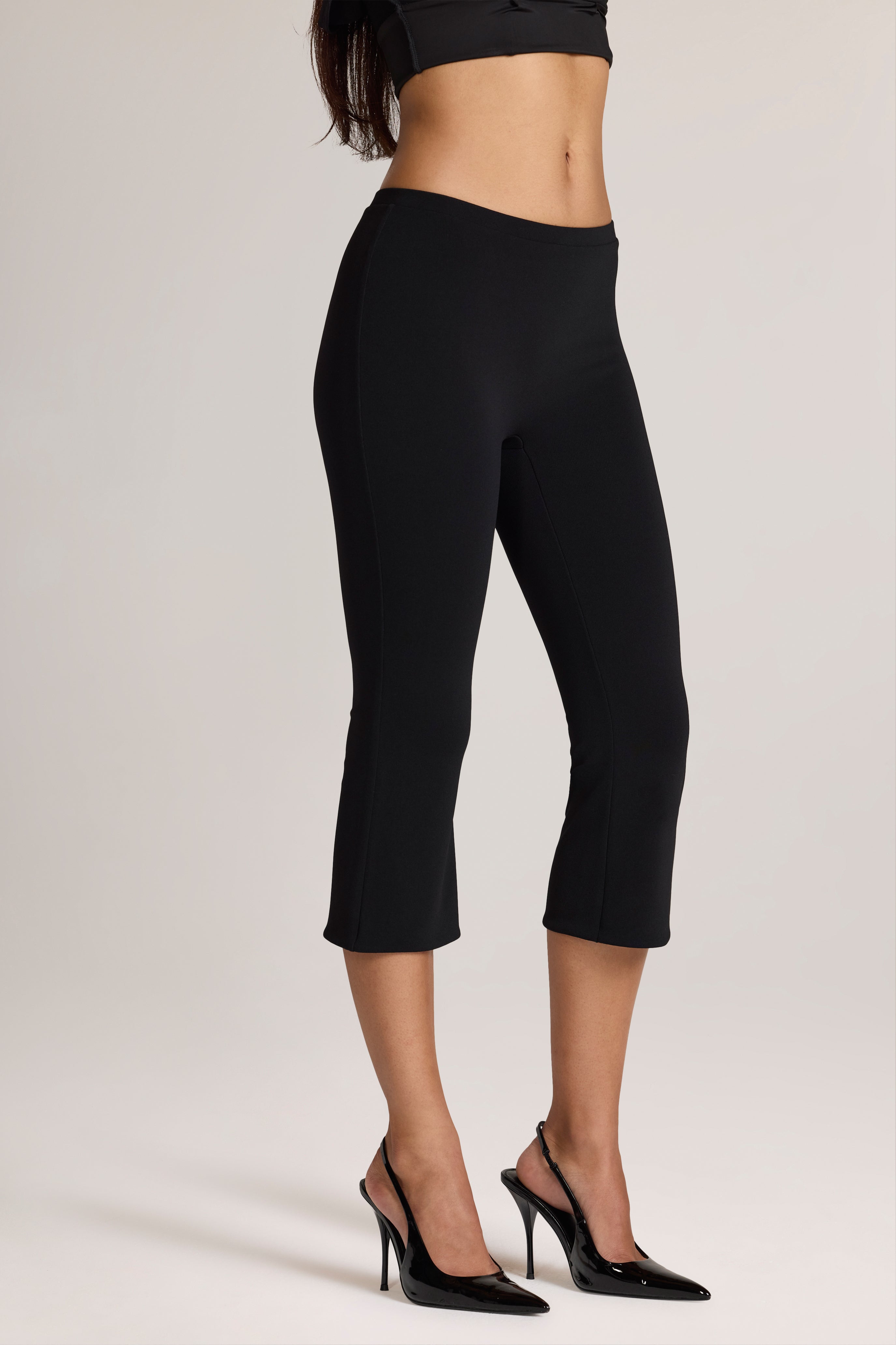 Oh Polly Geona Ponte Pantalon capri noir micro-évasé