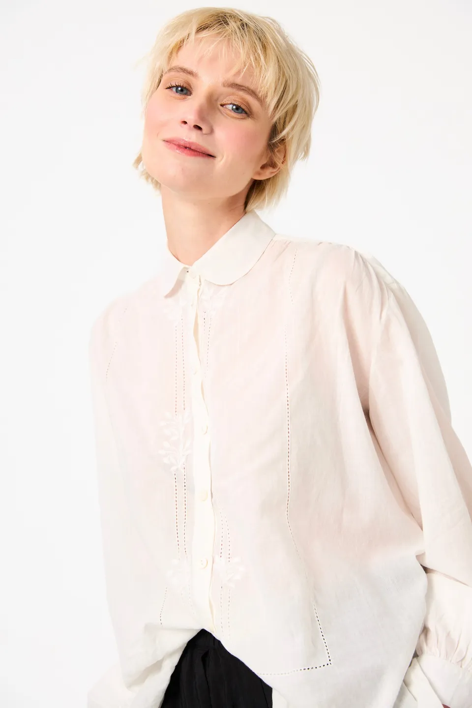 Chicosoleil Issei chemise coton Écru brodée