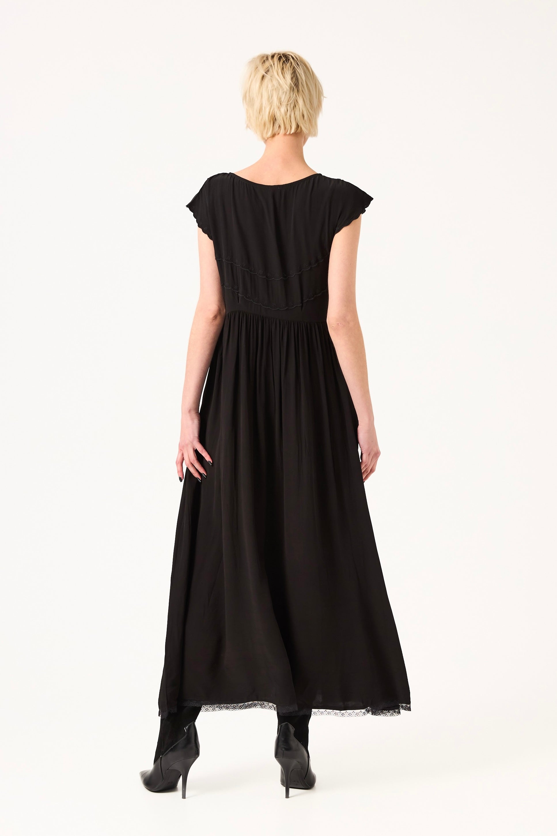 CHICOSOLEIL ROBES Robe NANETTE satin viscose noir brodée