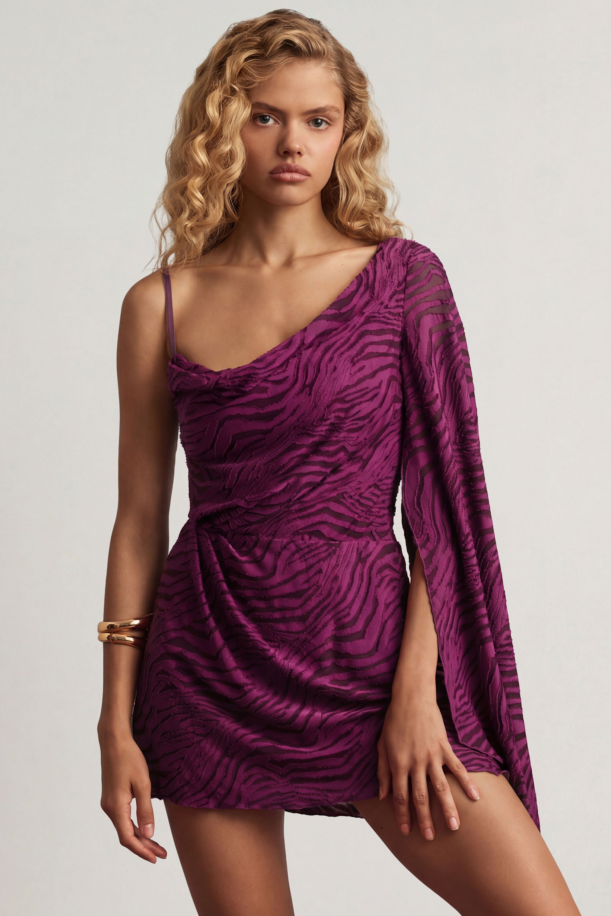 Oh Polly Angelie Devoré One-Sleeve robe violet baie jersey