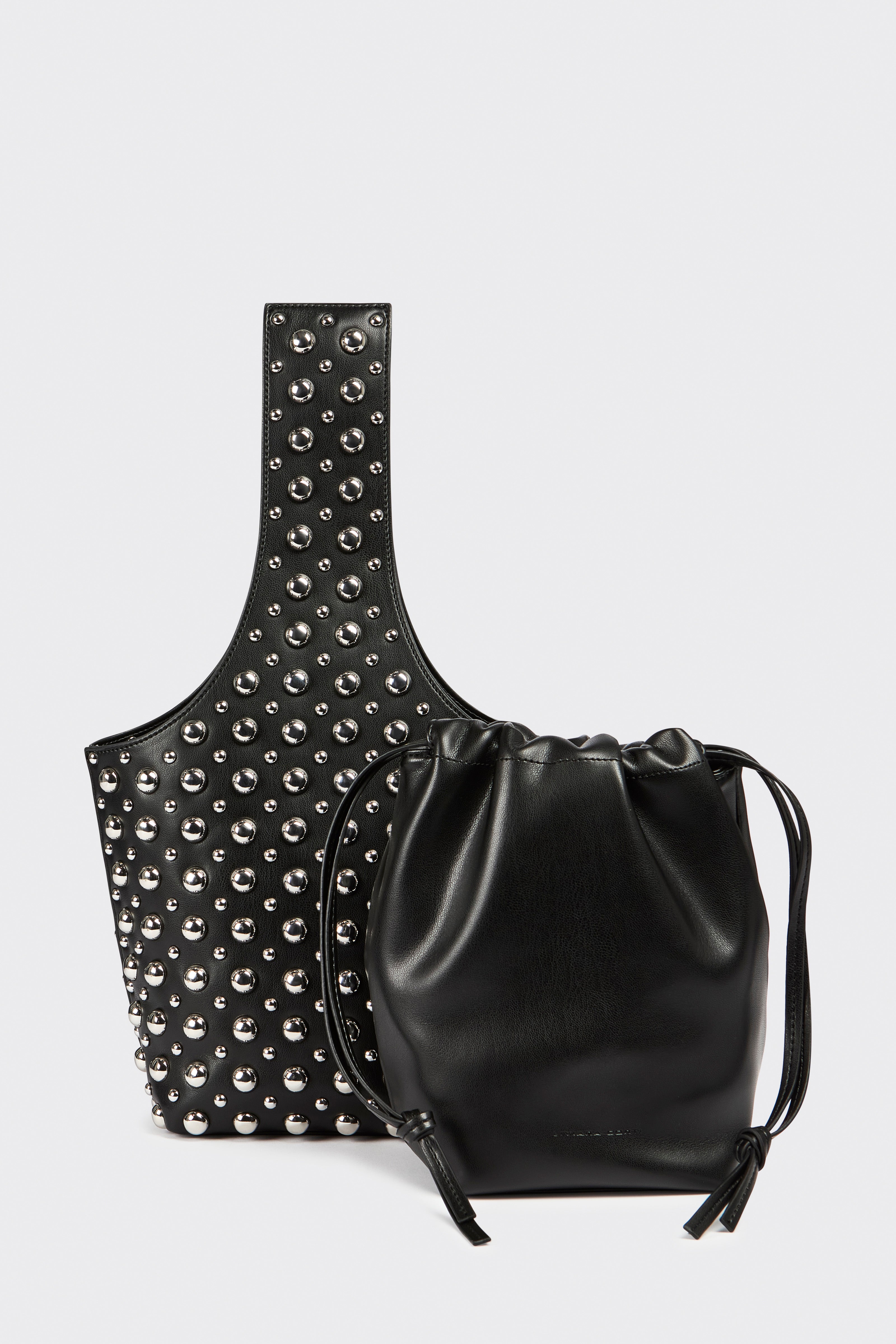 Liviana Conti Debbie sac seau noir clouté vegan