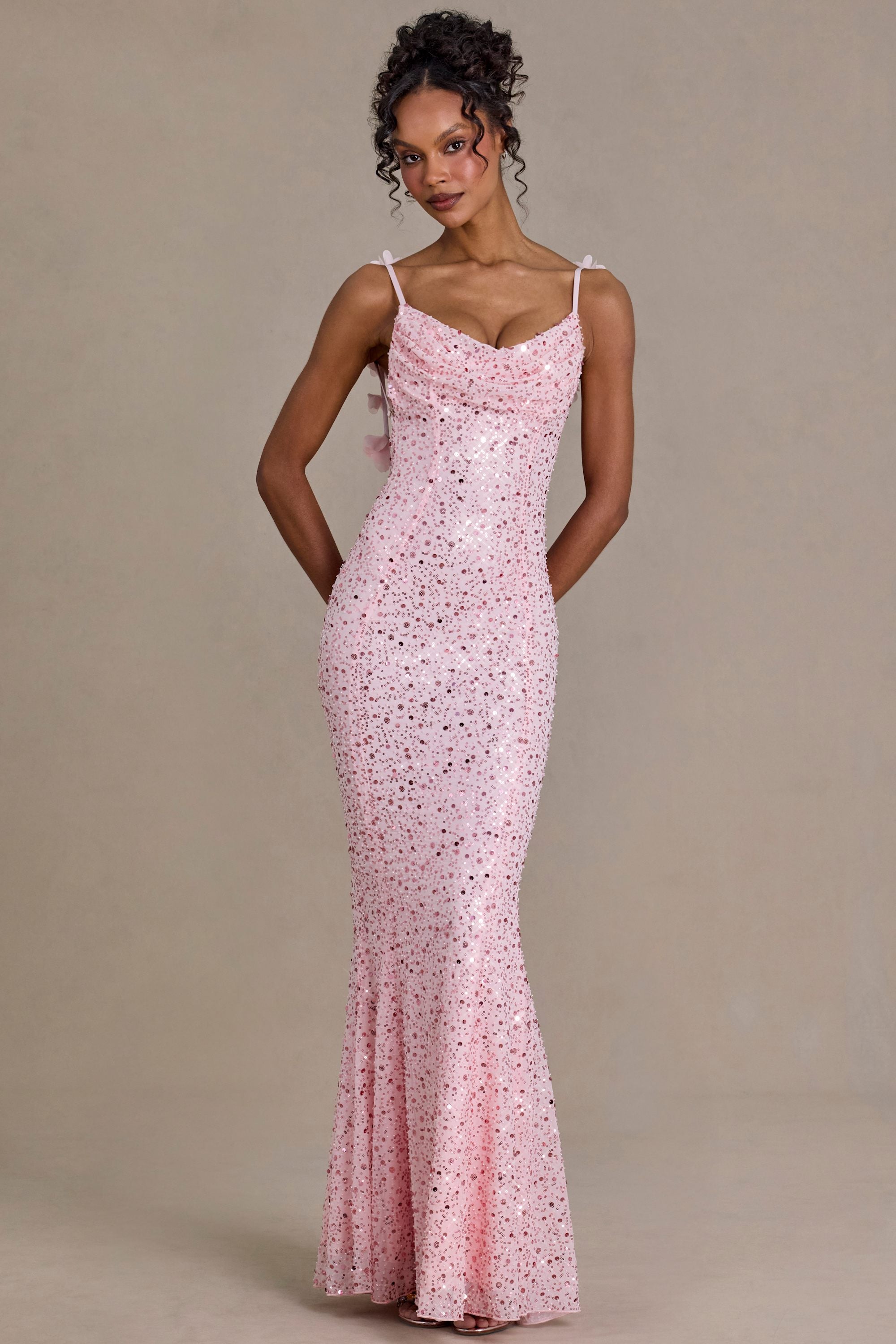 Oh Polly Embellished robe maxi rose bébé sequins traîne
