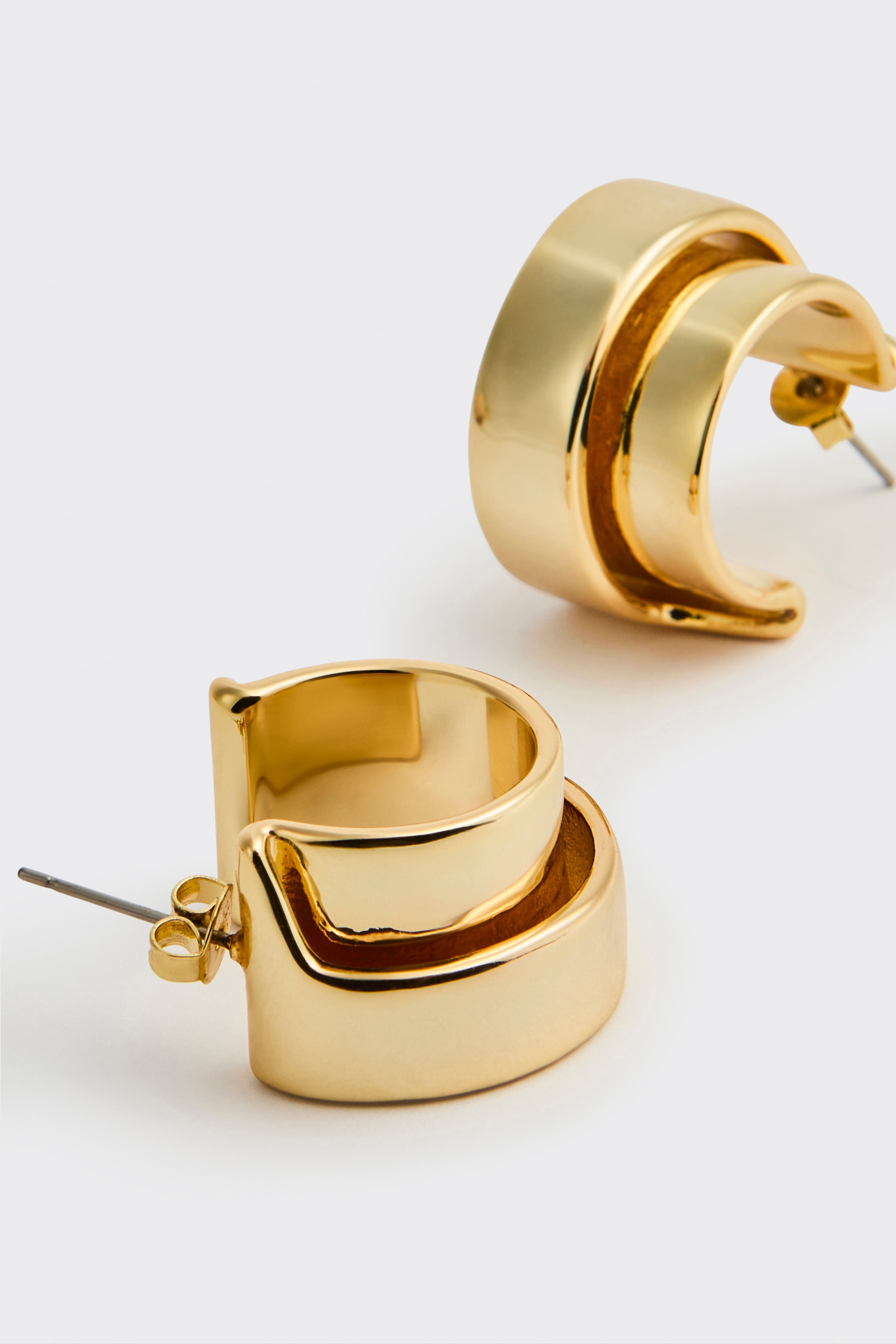 Liviana Conti Tessa boucles anneaux dorées