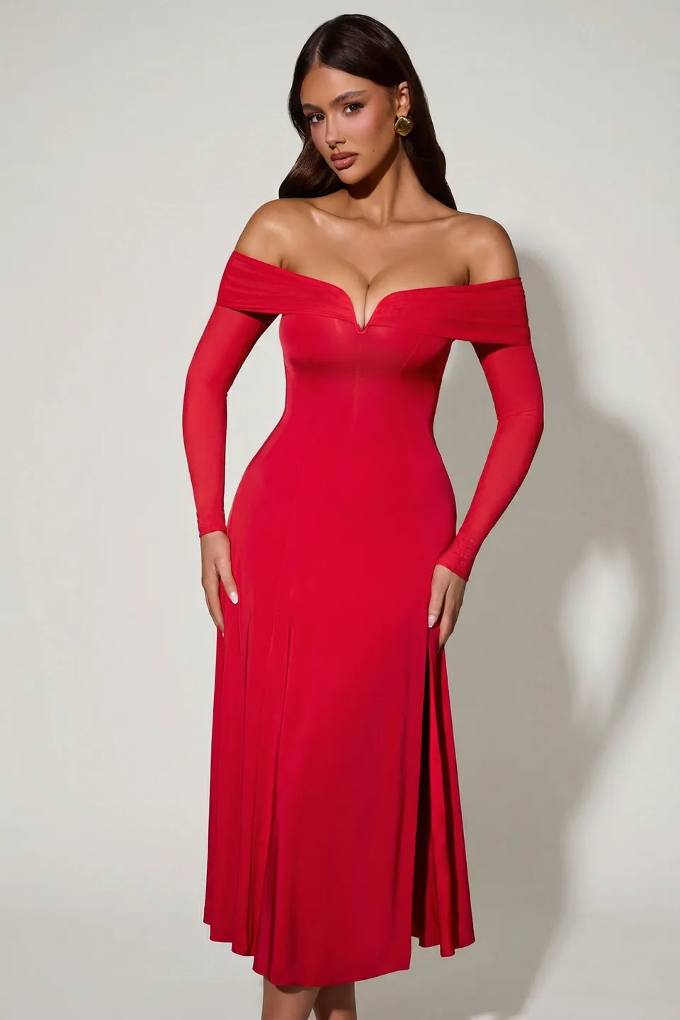 Oh Polly Nerissa 12683 robe midaxi rouge épaules dénudées