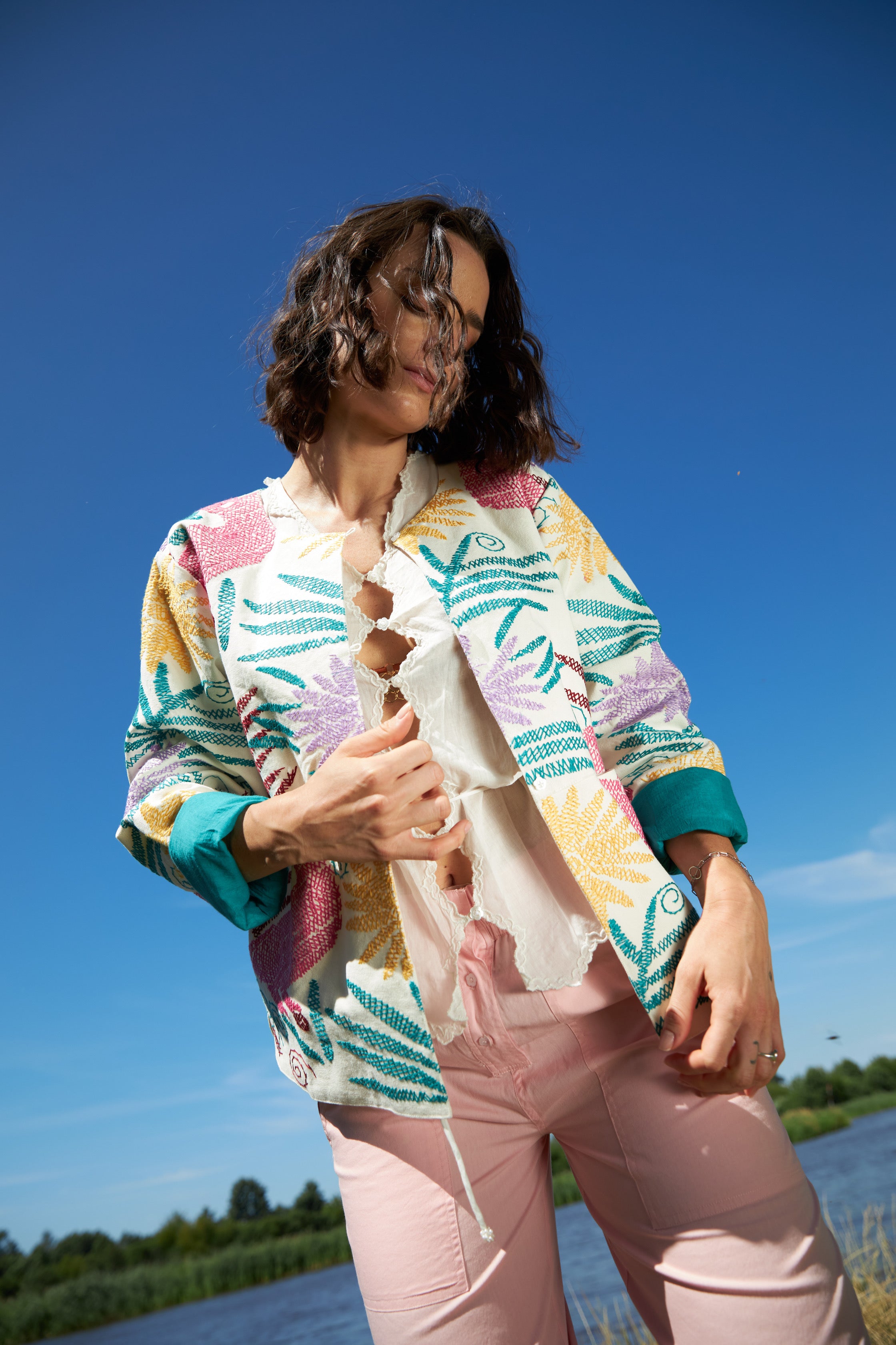 Chicosoleil Talia veste blanche broderie exotique coton