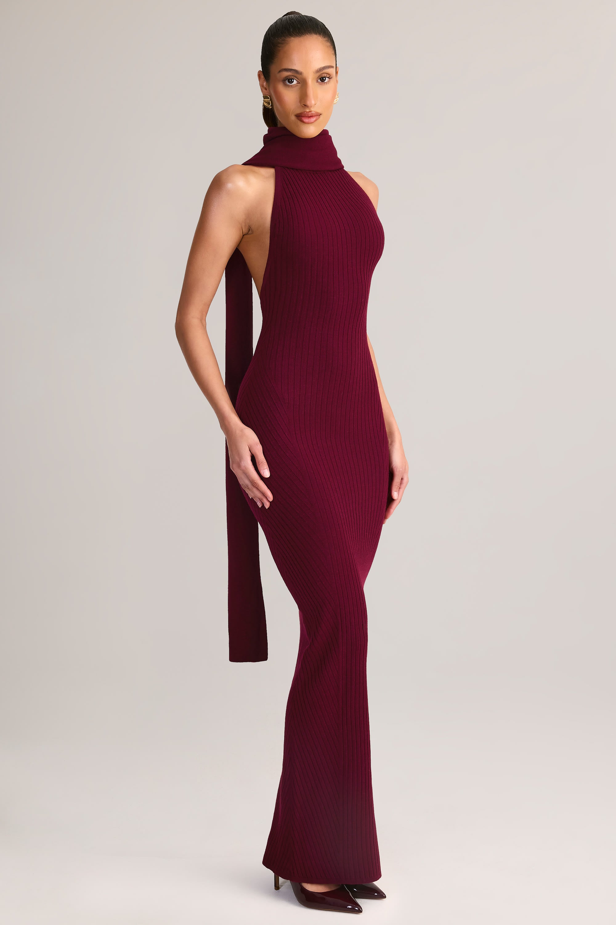 Oh Polly Dree robe maxi bordeaux col montant dos nu
