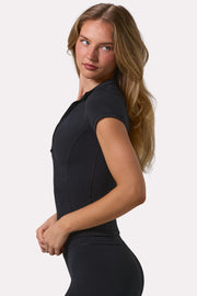 Oh Polly Bo+Tee top noir quarter-zip manches courtes