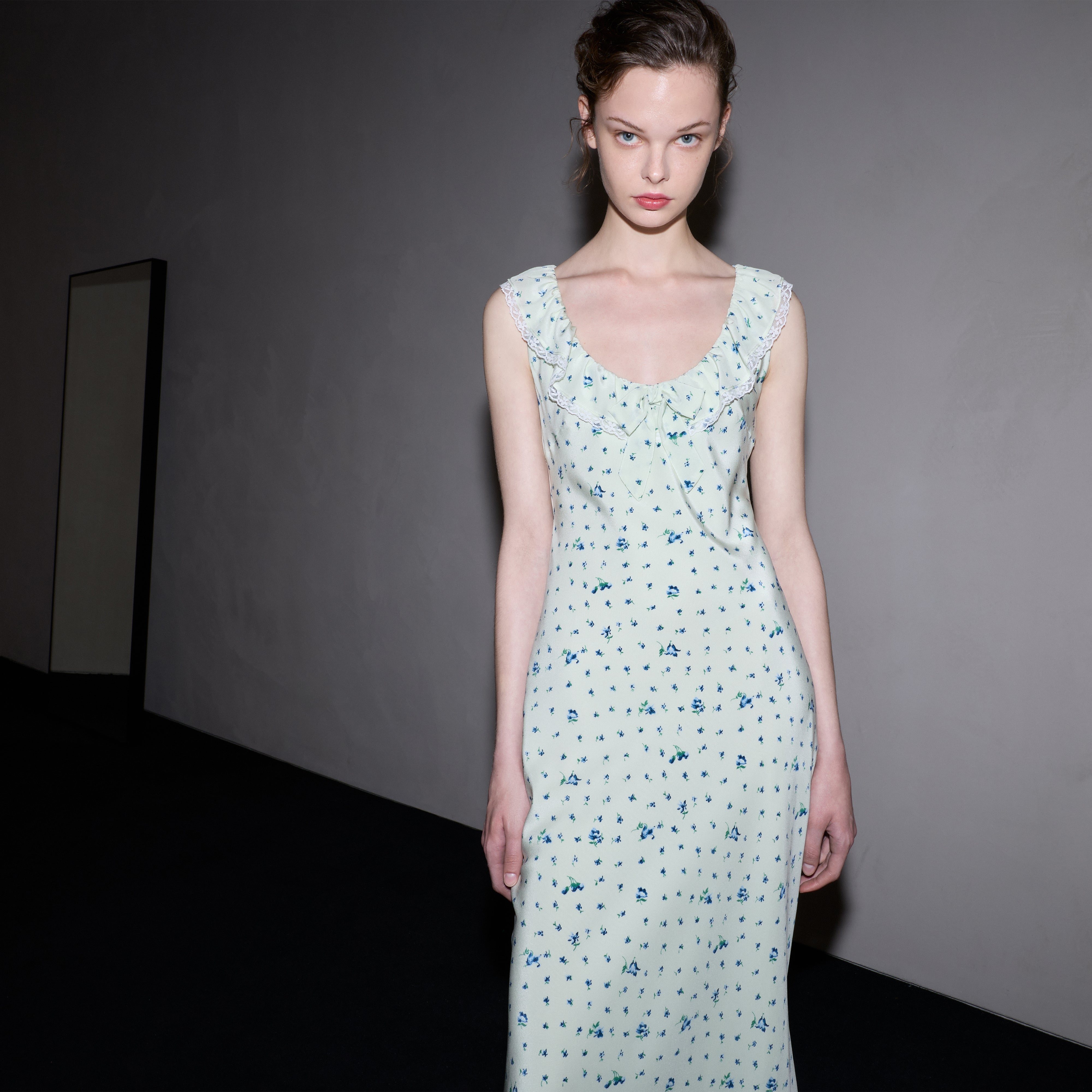 Alessandra Rich Silk Slip Midi robe nuisette bleu aqua floral