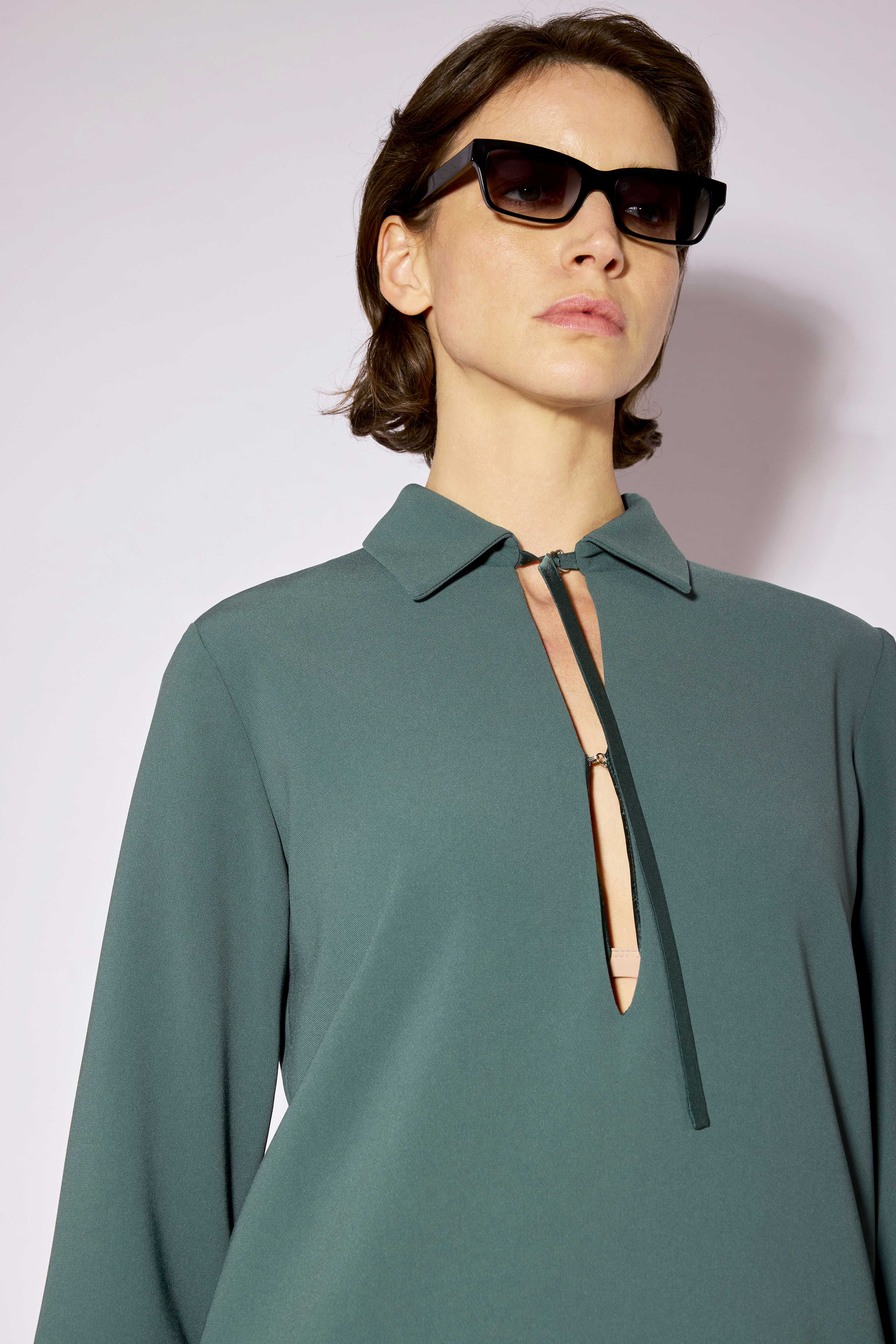 Liviana Conti Indira blouse noire crêpe col goutte