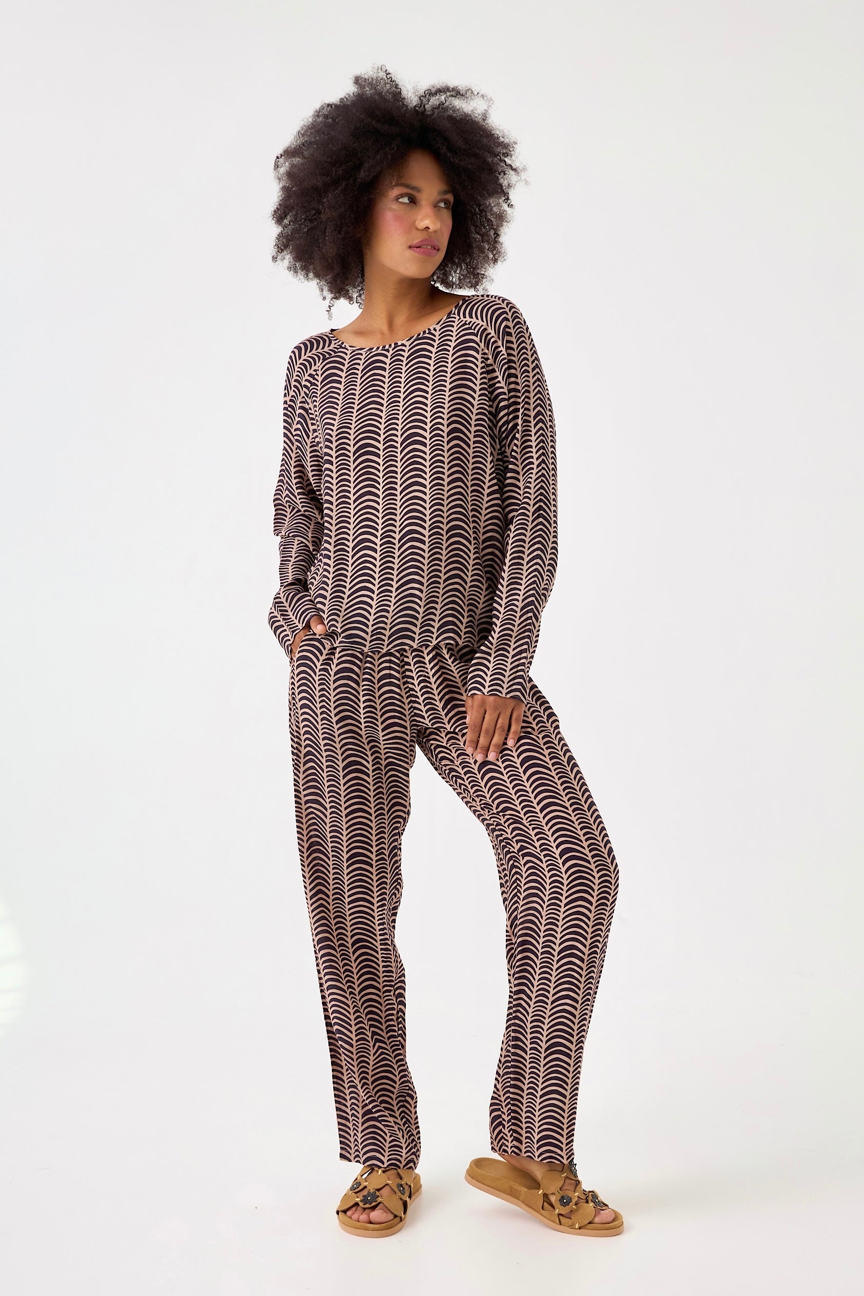 Chicosoleil Louizon top sable ébène satin viscose fluide
