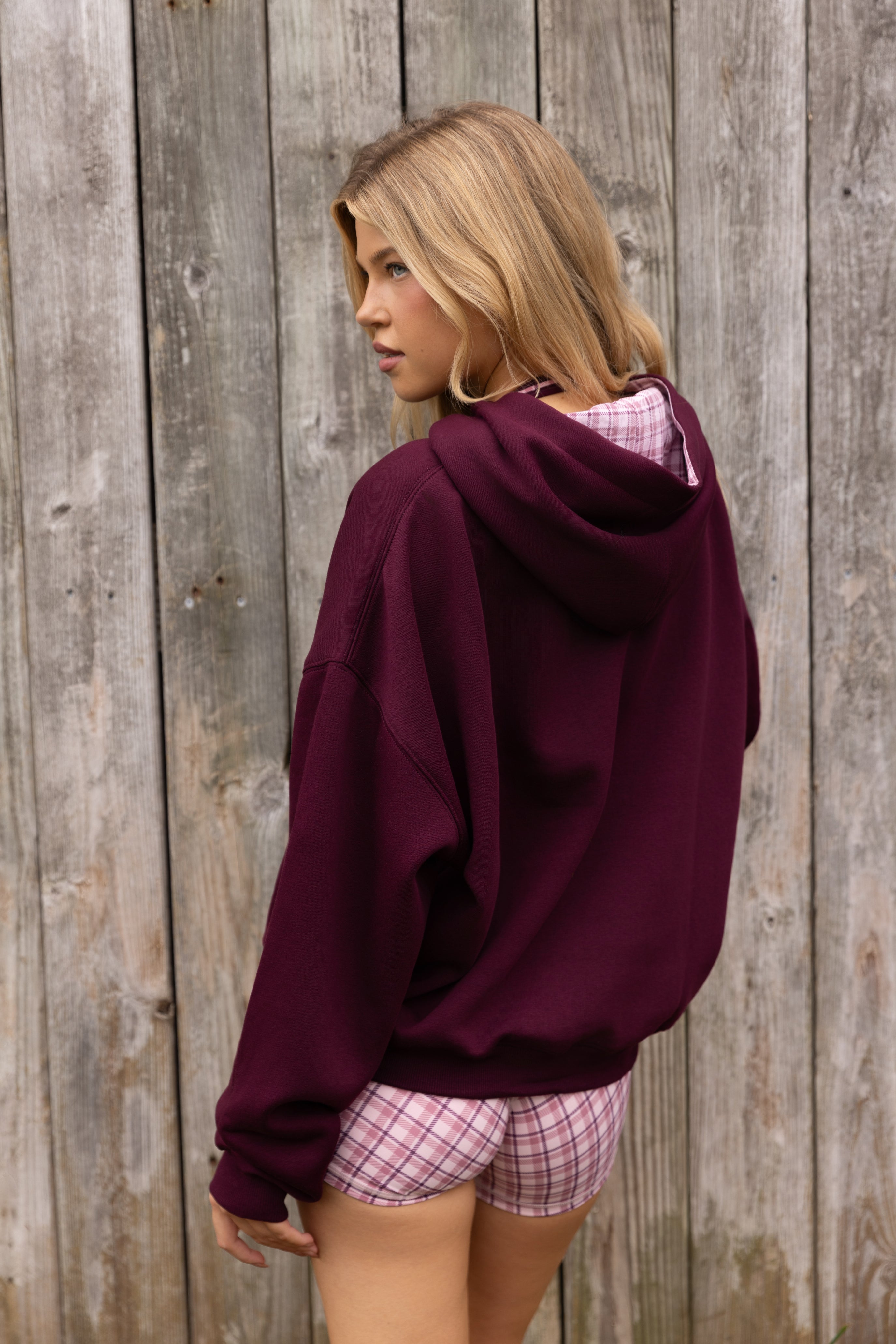 Bo+Tee Sweat Capuche Oversize Plum Appliqué Polaire