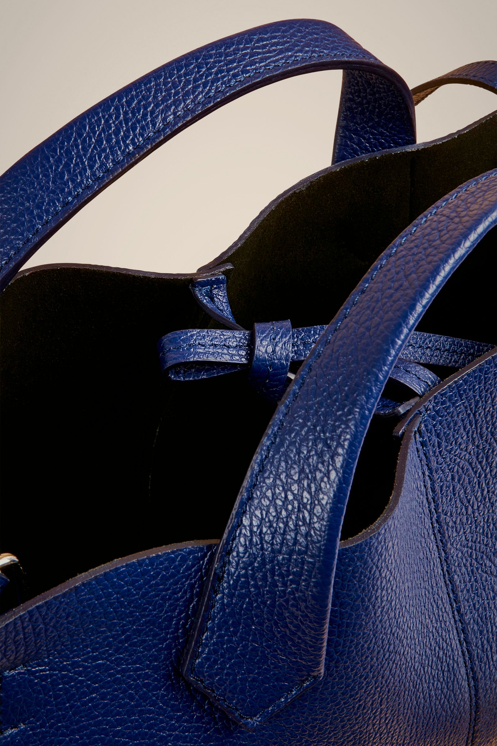 Liviana Conti mini tote cuir bleu Marea bandoulière