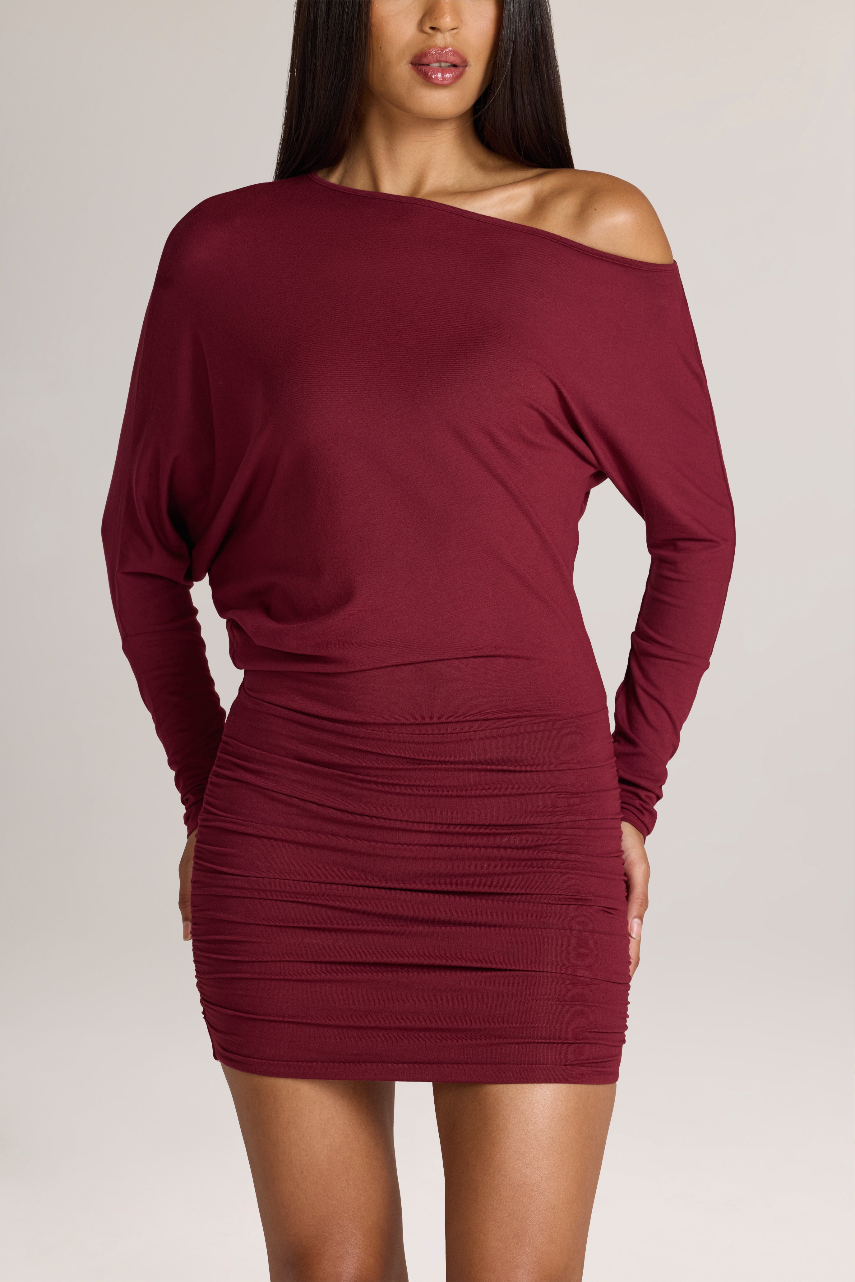 Oh Polly Olka Robe Mini Épaules Dénudées Wine Modal